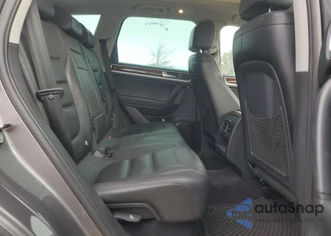 2013 Volkswagen Touareg V6 Tdi z USA, uszkodzony, nr VIN WVGEP9BP6DD000742